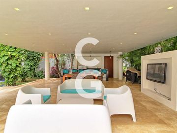 Casa en Venta en Cancun en Residencial Villa Magna Con Amplio Jardin