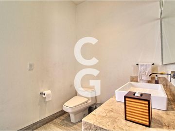 Casa en Venta en Cancun en Residencial Villa Magna Con Amplio Jardin