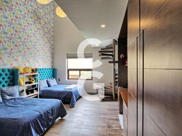 Casa en Venta en Cancun en Residencial Villa Magna Con Amplio Jardin