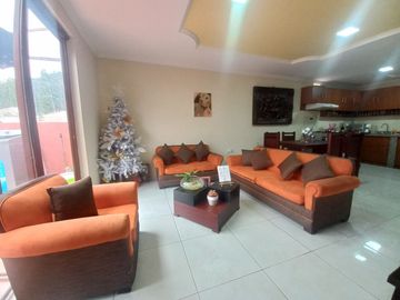 CASA DE TRES DEPARTAMENTOS Y LOCAL COMERCIAL EN VENTA SECTOR LAS ORQUIDEAS