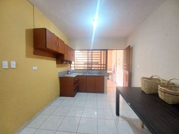 CASA DE TRES DEPARTAMENTOS Y LOCAL COMERCIAL EN VENTA SECTOR LAS ORQUIDEAS