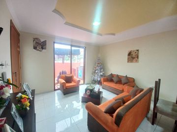 CASA DE TRES DEPARTAMENTOS Y LOCAL COMERCIAL EN VENTA SECTOR LAS ORQUIDEAS