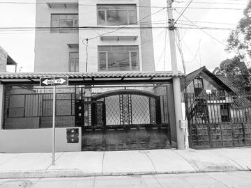 CASA DE TRES DEPARTAMENTOS Y LOCAL COMERCIAL EN VENTA SECTOR LAS ORQUIDEAS