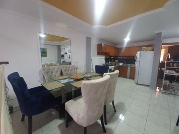 CASA DE TRES DEPARTAMENTOS Y LOCAL COMERCIAL EN VENTA SECTOR LAS ORQUIDEAS