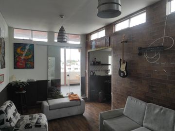 Venta de amplio duplex y minidepartamento independiente, frente a parque., San Isidro