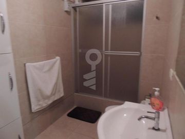 Venta de amplio duplex y minidepartamento independiente, frente a parque., San Isidro
