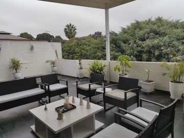 Venta de amplio duplex y minidepartamento independiente, frente a parque., San Isidro