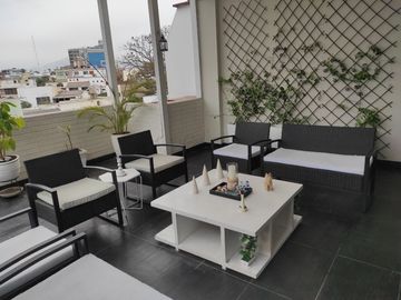 Venta de amplio duplex y minidepartamento independiente, frente a parque., San Isidro