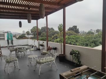 Venta de amplio duplex y minidepartamento independiente, frente a parque., San Isidro