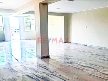 Vendo AMPLIO DEPARTAMENTO frente a parque en Santa Anita