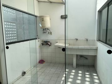 Amplio dúplex en venta en La Urb. El Derby, Surco