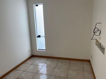 Amplio dúplex en venta en La Urb. El Derby, Surco