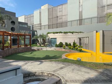 Amplio dúplex en venta en La Urb. El Derby, Surco