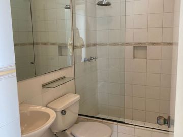 Amplio dúplex en venta en La Urb. El Derby, Surco
