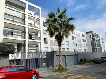 Amplio dúplex en venta en La Urb. El Derby, Surco