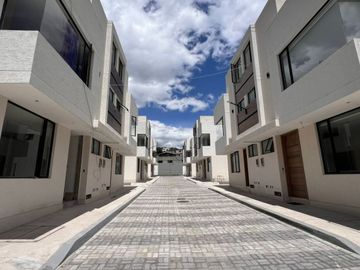 VENTA CASA NUEVA  DE 3 Y 4 DORMITORIOS, LA ARMENIA II, VALLE DE LOS CHILLOS, QUITO, ECUADOR