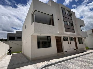 VENTA CASA NUEVA  DE 3 Y 4 DORMITORIOS, LA ARMENIA II, VALLE DE LOS CHILLOS, QUITO, ECUADOR