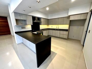 CASA EN VENTA FRACC BOSQUES DE SANTA ANITA, COTO 1