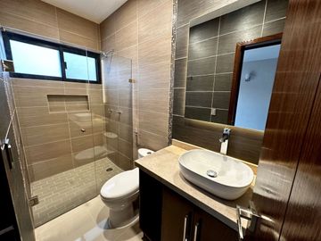 CASA EN VENTA FRACC BOSQUES DE SANTA ANITA, COTO 1