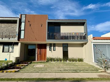 CASA EN VENTA FRACC BOSQUES DE SANTA ANITA, COTO 1