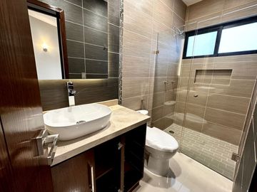 CASA EN VENTA FRACC BOSQUES DE SANTA ANITA, COTO 1