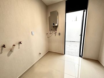 CASA EN VENTA FRACC BOSQUES DE SANTA ANITA, COTO 1