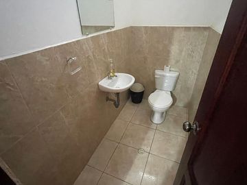 CASA RENTERA EN VENTA – 5 DEPARTAMENTOS PARA INGRESOS SEGUROS EN PORTOVIEJO