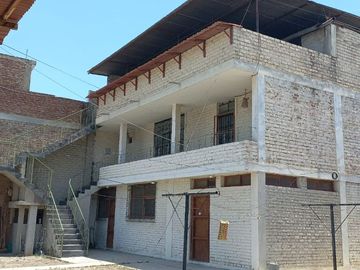 VENDO  casa en zona comercial Piura