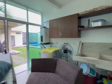 Bonita casa sola nueva en venta!