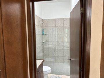 Bonita casa sola nueva en venta!