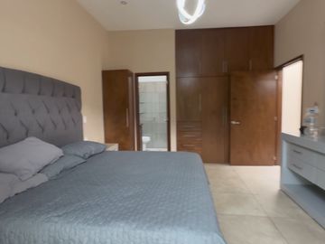Bonita casa sola nueva en venta!