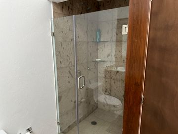 Bonita casa sola nueva en venta!