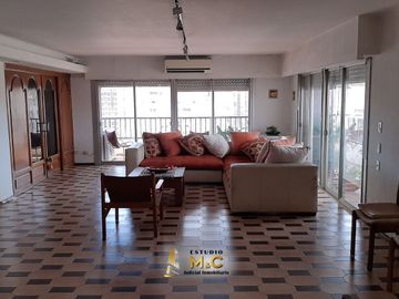 Piso de Categoría en el Centro de Cordoba - 250m - 4 Hab - 2 Cocheras