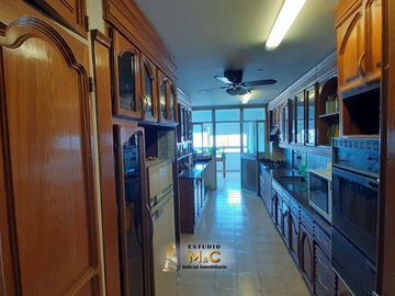 Piso de Categoría en el Centro de Cordoba - 250m - 4 Hab - 2 Cocheras