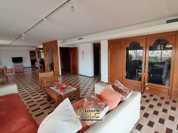 Piso de Categoría en el Centro de Cordoba - 250m - 4 Hab - 2 Cocheras