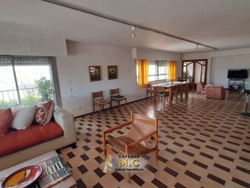 Piso de Categoría en el Centro de Cordoba - 250m - 4 Hab - 2 Cocheras