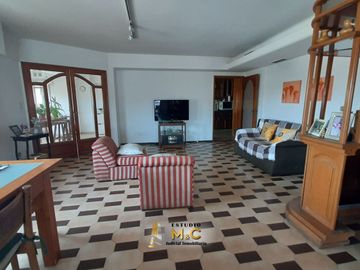 Piso de Categoría en el Centro de Cordoba - 250m - 4 Hab - 2 Cocheras