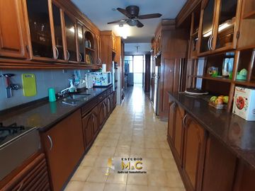 Piso de Categoría en el Centro de Cordoba - 250m - 4 Hab - 2 Cocheras