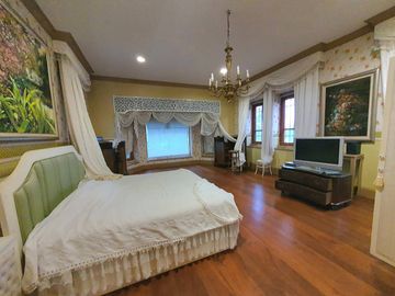 Super Sales!!House for sale with land 2 rai, 3 floors, British style, next to the Ping River, Chom Thong, Chiang Mai , No Flooding