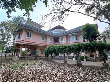 Super Sales!!House for sale with land 2 rai, 3 floors, British style, next to the Ping River, Chom Thong, Chiang Mai , No Flooding