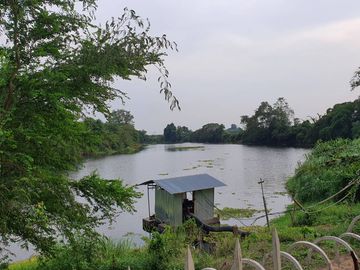 Super Sales!!House for sale with land 2 rai, 3 floors, British style, next to the Ping River, Chom Thong, Chiang Mai , No Flooding