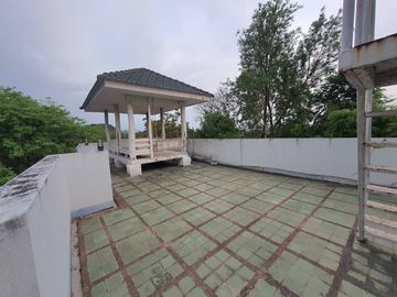 Super Sales!!House for sale with land 2 rai, 3 floors, British style, next to the Ping River, Chom Thong, Chiang Mai , No Flooding