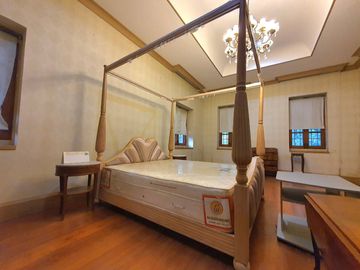 Super Sales!!House for sale with land 2 rai, 3 floors, British style, next to the Ping River, Chom Thong, Chiang Mai , No Flooding