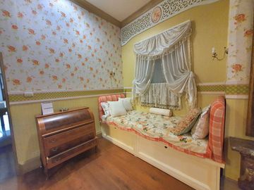 Super Sales!!House for sale with land 2 rai, 3 floors, British style, next to the Ping River, Chom Thong, Chiang Mai , No Flooding