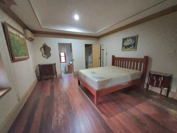Super Sales!!House for sale with land 2 rai, 3 floors, British style, next to the Ping River, Chom Thong, Chiang Mai , No Flooding