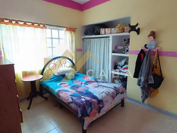 EN VENTA CASA EN ESQUINA CON LOCAL COMERCIAL, VERACRUZ.