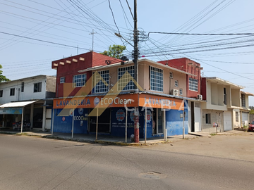 EN VENTA CASA EN ESQUINA CON LOCAL COMERCIAL, VERACRUZ.