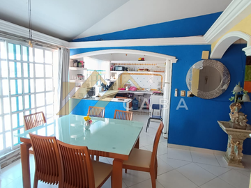 EN VENTA CASA EN ESQUINA CON LOCAL COMERCIAL, VERACRUZ.