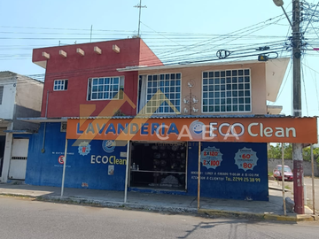 EN VENTA CASA EN ESQUINA CON LOCAL COMERCIAL, VERACRUZ.