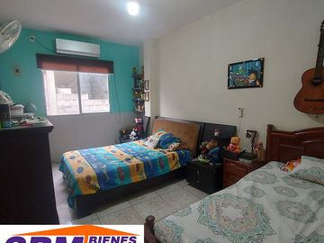 En Machala en Av. 25 de Junio y Babahoyo se Vende Casa Rentera Comercial con 2 Locales Comerciales y 3 Departamentos